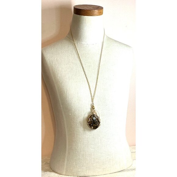 Tigers Eye Pendant Necklace With Gold Wire Wrap and Chain - Picture 5 of 5